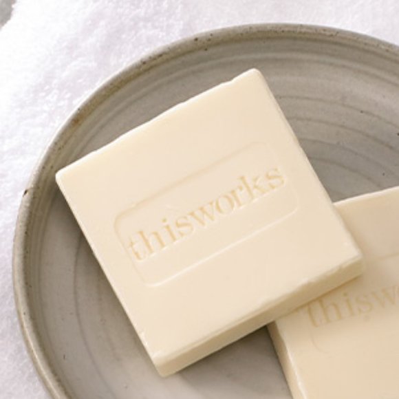 🌸 New 🌸 This Works Clean Skin Body Soap, 29 g, 1 oz, Travel size - Picture 2 of 4